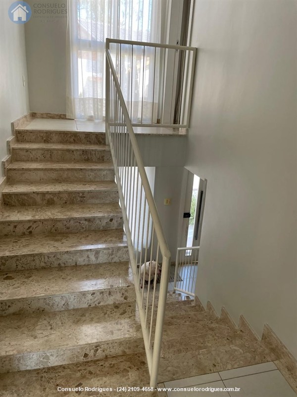 Casa em Condomínio a Venda no Jardim Brasília em Resende